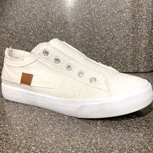 Women’s white canvas patchwork sneakers Sz 8